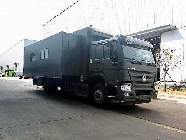 重汽24人后單橋宿營車