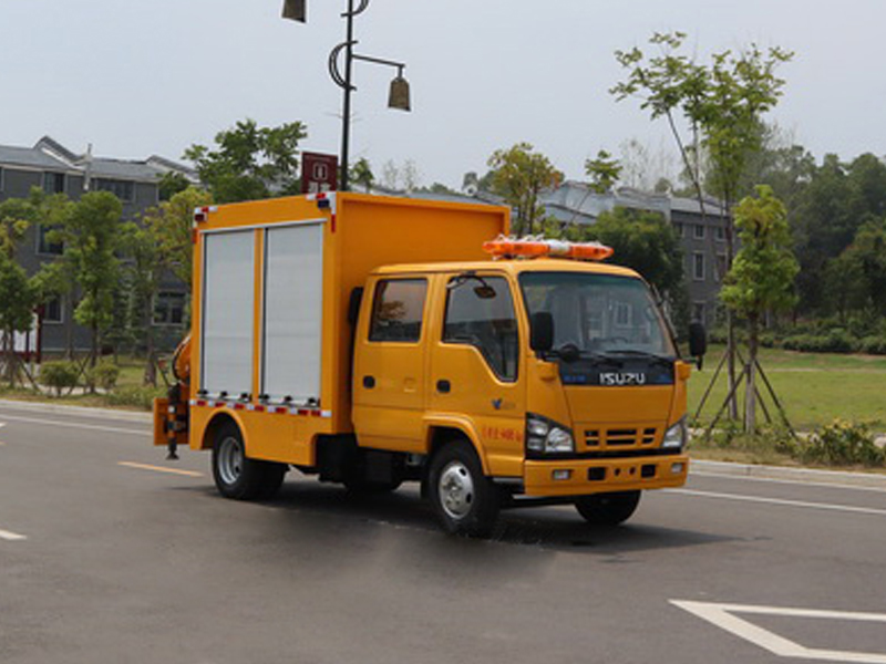 五十鈴雙排帶吊救險車