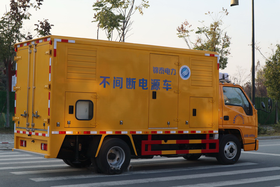 1國(guó)六江鈴不間斷電源車(chē).JPG