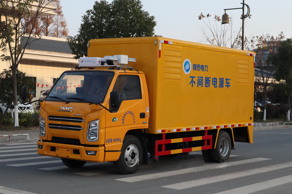 2國(guó)六江鈴不間斷電源車(chē).JPG