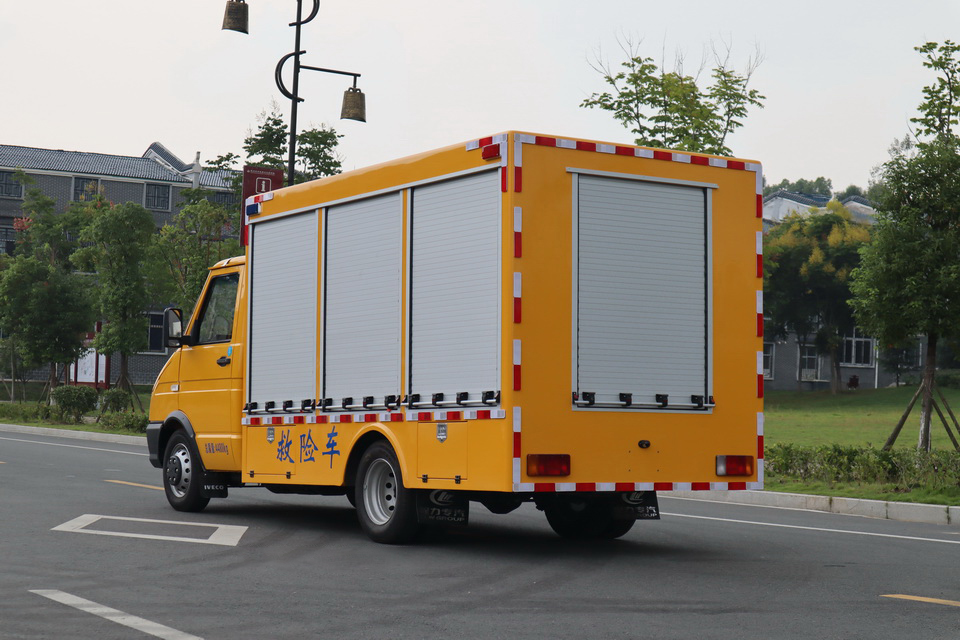 依維柯搶險車3.JPG