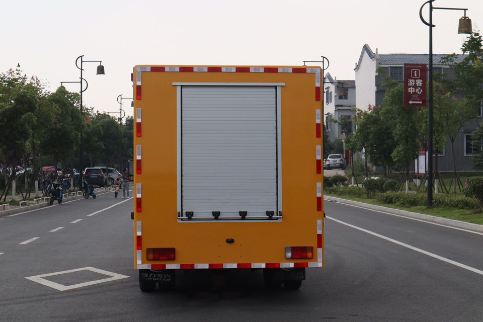 依維柯搶險車4.JPG