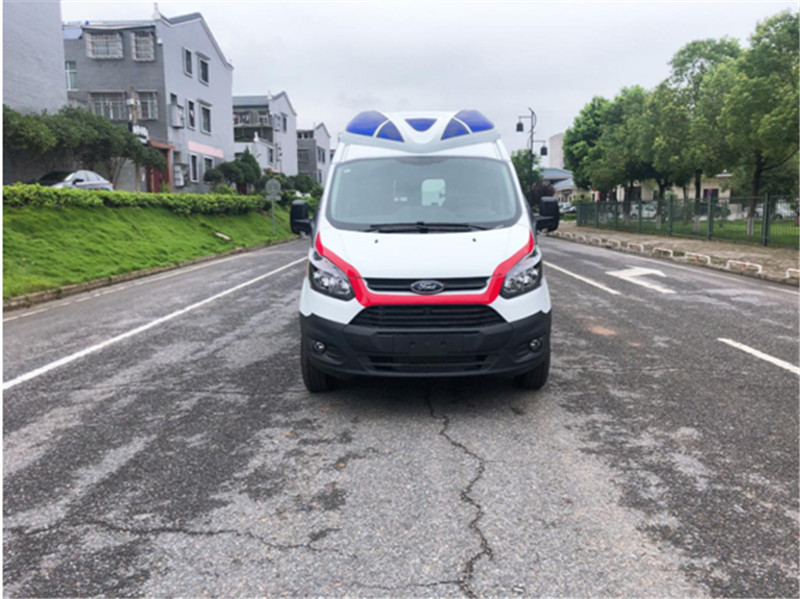福特V362汽油中軸中頂監(jiān)護(hù)型救護(hù)車(chē) (1).jpg