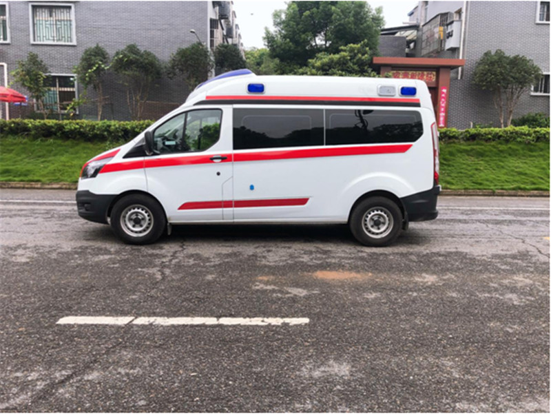 福特V362汽油中軸中頂監(jiān)護(hù)型救護(hù)車(chē) (5).jpg