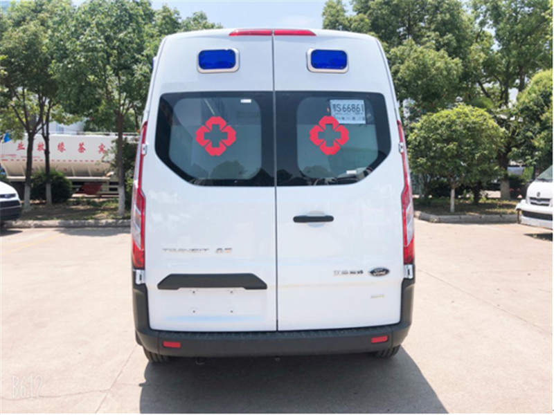 福特V362救護車 (1).jpg